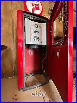 1950's ANTIQUE TEXACO FIRE CHIEF FULL SIZE GAS PUMP FIRE ENGINE RED