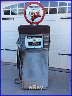 1950's TEXACO FIRE CHIEF Wayne 505 GAS PUMP with Original Sign Rustoration