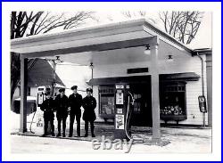 Concord, New Hampshire Texaco Station Postcard (Cyr-1930) Pumps & Crew Un-posted
