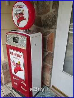 Fire Chief Texaco GasBoy Gas Pump with Lighted Globe M- 52CK50- S- 347412