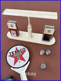RARE 1960s Buddy L Texaco Gas Station Toy Set PUMPS/SIGNS/CANS/MEN/AIR STATION