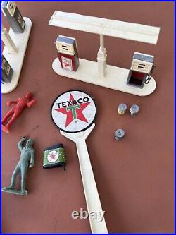 RARE 1960s Buddy L Texaco Gas Station Toy Set PUMPS/SIGNS/CANS/MEN/AIR STATION