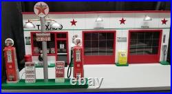 TEXACO GAS STATION FRONT With 2 PUMP ISLAND DIORAMA, 118, HAND CRAFTED, NEW