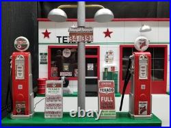 TEXACO GAS STATION FRONT With 2 PUMP ISLAND DIORAMA, 118, HAND CRAFTED, NEW