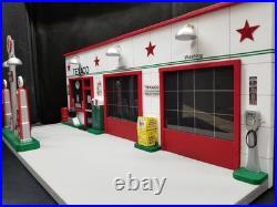 TEXACO GAS STATION FRONT With 2 PUMP ISLAND DIORAMA, 118, HAND CRAFTED, NEW