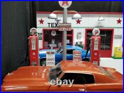 TEXACO GAS STATION FRONT With 2 PUMP ISLAND DIORAMA, 118, HAND CRAFTED, NEW