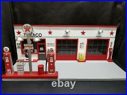 TEXACO GAS STATION FRONT With 2 PUMP ISLAND, HAND CRAFTED, 118TH SCALE, DIORAMA TEXACO GAS STATION FRONT With 2 PUMP ISLAND, HAND CRAFTED, 118TH SCALE, DIORAMA