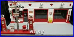 TEXACO GAS STATION FRONT With 2 PUMP ISLAND, HAND CRAFTED, 118TH SCALE, DIORAMA